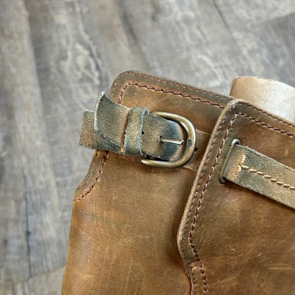 UGG Brown Heeled Boots Timeless Design - Picture 4 of 6